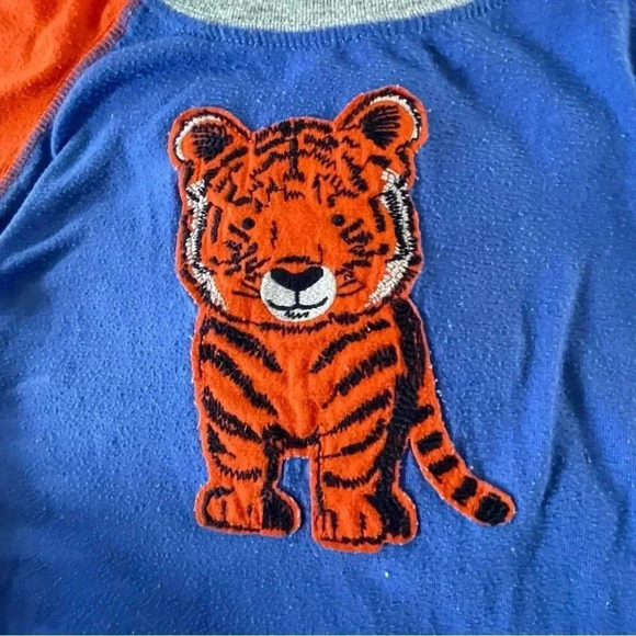 Carter’s 2T - 3 piece plaid tiger pajamas set - Picture 3 of 10